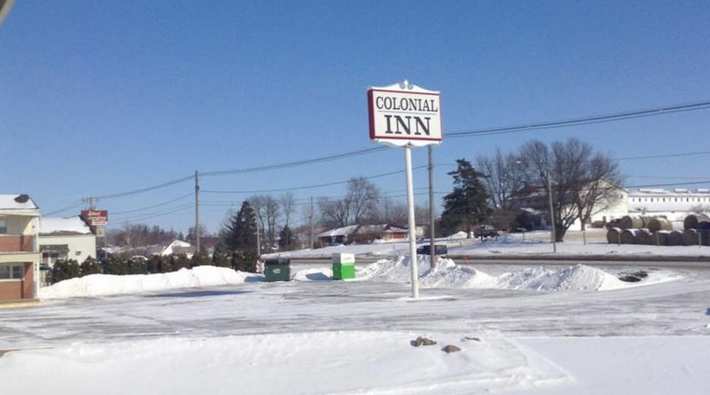 Colonial Inn Dyersville Εξωτερικό φωτογραφία